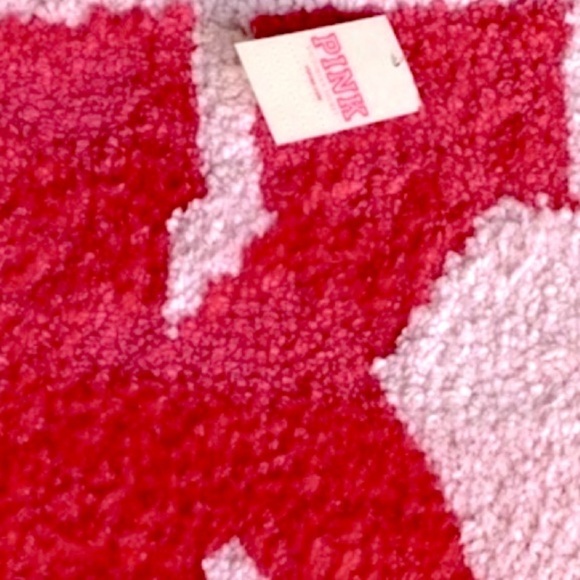 🆕VS PINK BATH RUG/MAT BNWT QUALITY NON-SLIP - Picture 5 of 5